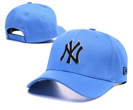 Les casquettes New Era unisexe sont une référence.

 incontournable pour ceux qui recherchent un accessoire à la fois tendance et fonctionnel.

En plus, leur design emblématique, associé à des matériaux de qualité.