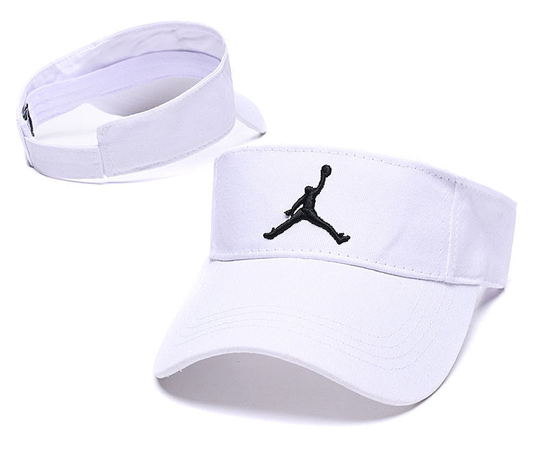 Les casquettes air Jordan incarnent l’héritage de la légende Michael Jordan, offrant un mélange parfait entre performance et style urbain.