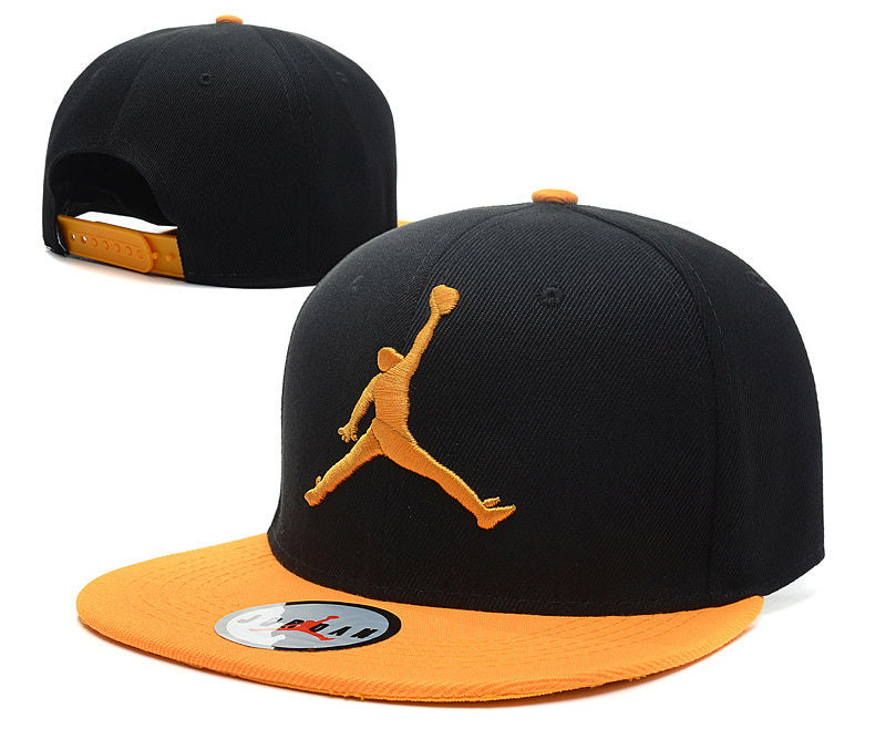Les casquettes air Jordan incarnent l’héritage de la légende Michael Jordan, offrant un mélange parfait entre performance et style urbain.