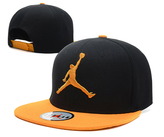 Les casquettes air Jordan incarnent l’héritage de la légende Michael Jordan, offrant un mélange parfait entre performance et style urbain.