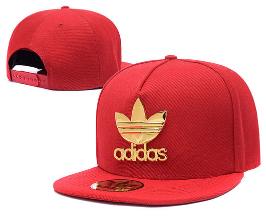 Les casquettes snapback adidas combinent parfaitement un design moderne et une fonctionnalité optimale, idéales pour un look sportif et urbain.
