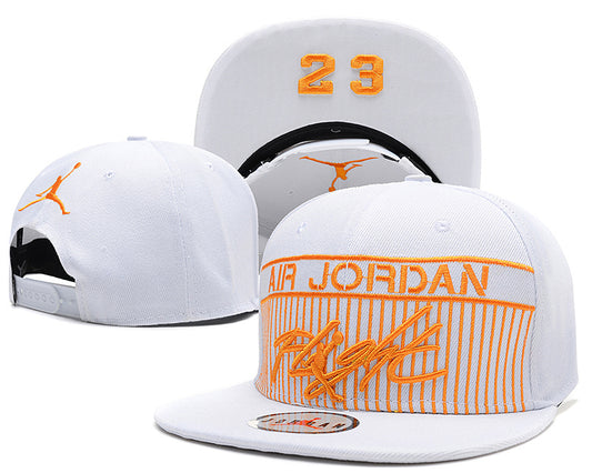 Les casquettes air Jordan incarnent l’héritage de la légende Michael Jordan, offrant un mélange parfait entre performance et style urbain.