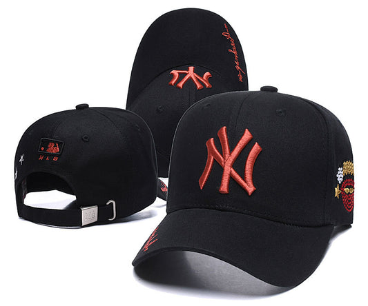 Les casquettes New Era unisexe sont une référence.

 incontournable pour ceux qui recherchent un accessoire à la fois tendance et fonctionnel.

En plus, leur design emblématique, associé à des matériaux de qualité.