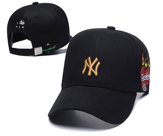 Les casquettes New Era unisexe sont une référence.

 incontournable pour ceux qui recherchent un accessoire à la fois tendance et fonctionnel.

En plus, leur design emblématique, associé à des matériaux de qualité.