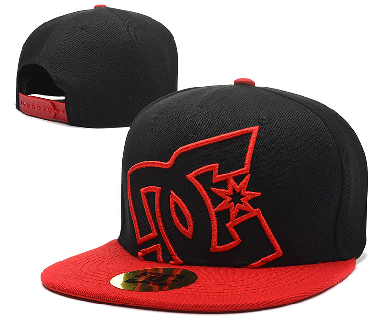 Les casquettes snapback unisexe combinent parfaitement un design moderne et une fonctionnalité optimale, idéales pour un look sportif et urbain.