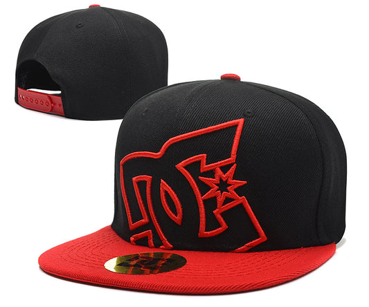Les casquettes snapback unisexe combinent parfaitement un design moderne et une fonctionnalité optimale, idéales pour un look sportif et urbain.
