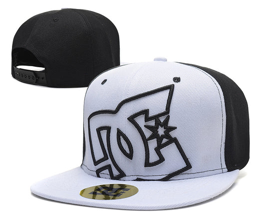 Les casquettes snapback unisexe combinent parfaitement un design moderne et une fonctionnalité optimale, idéales pour un look sportif et urbain.