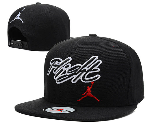 Les casquettes air Jordan incarnent l’héritage de la légende Michael Jordan, offrant un mélange parfait entre performance et style urbain.