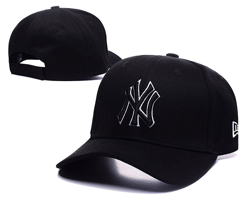 Les casquettes New Era unisexe sont une référence.

 incontournable pour ceux qui recherchent un accessoire à la fois tendance et fonctionnel.

En plus, leur design emblématique, associé à des matériaux de qualité.