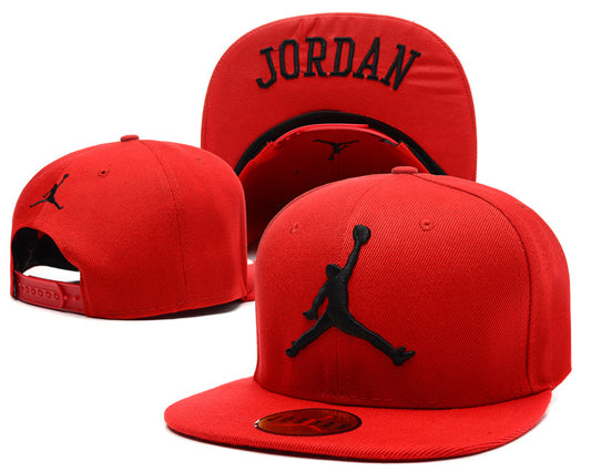 Les casquettes air Jordan incarnent l’héritage de la légende Michael Jordan, offrant un mélange parfait entre performance et style urbain.
