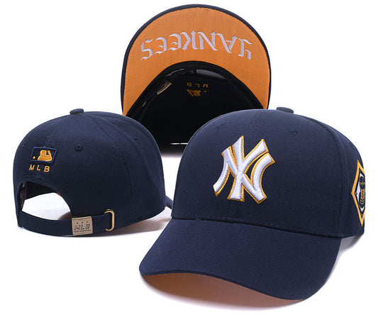 Les casquettes New Era unisexe sont une référence.

 incontournable pour ceux qui recherchent un accessoire à la fois tendance et fonctionnel.

En plus, leur design emblématique, associé à des matériaux de qualité.