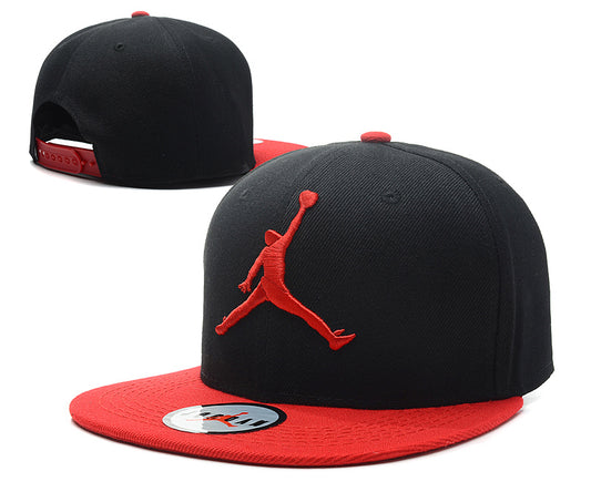 Les casquettes air Jordan incarnent l’héritage de la légende Michael Jordan, offrant un mélange parfait entre performance et style urbain.