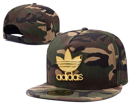 Les casquettes snapback adidas combinent parfaitement un design moderne et une fonctionnalité optimale, idéales pour un look sportif et urbain.
