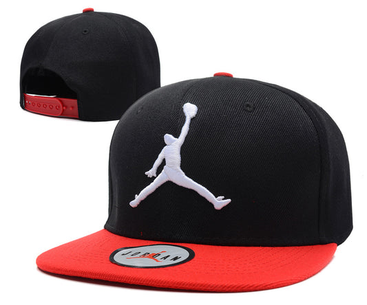 Les casquettes air Jordan incarnent l’héritage de la légende Michael Jordan, offrant un mélange parfait entre performance et style urbain.