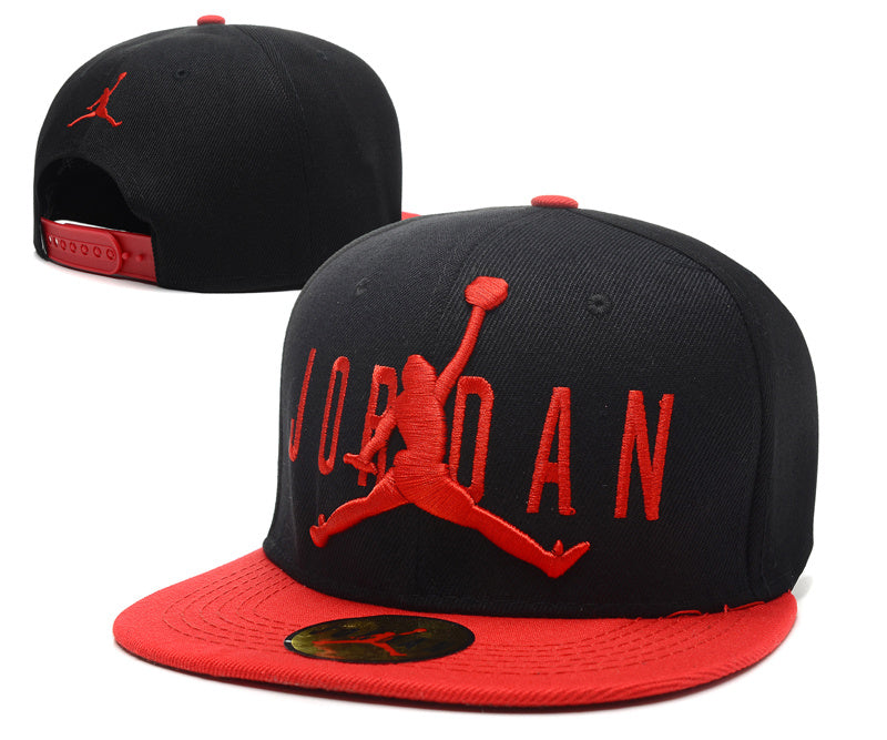 Les casquettes air Jordan incarnent l’héritage de la légende Michael Jordan, offrant un mélange parfait entre performance et style urbain.