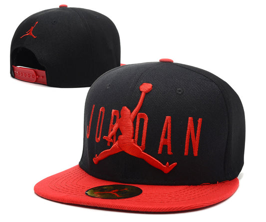 Les casquettes air Jordan incarnent l’héritage de la légende Michael Jordan, offrant un mélange parfait entre performance et style urbain.
