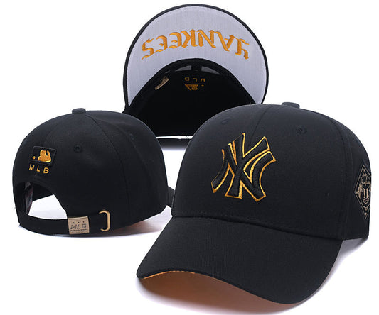 Les casquettes New Era unisexe sont une référence.

 incontournable pour ceux qui recherchent un accessoire à la fois tendance et fonctionnel.

En plus, leur design emblématique, associé à des matériaux de qualité.