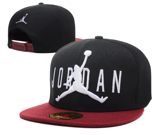 Les casquettes air Jordan incarnent l’héritage de la légende Michael Jordan, offrant un mélange parfait entre performance et style urbain.