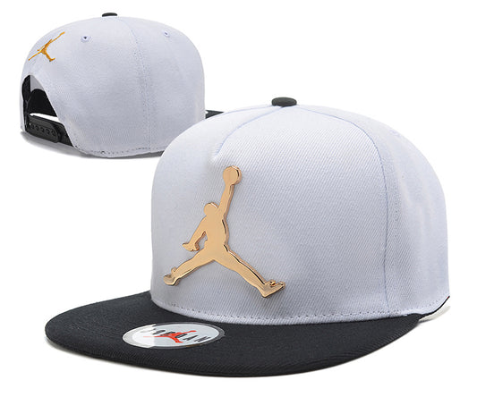Les casquettes air Jordan incarnent l’héritage de la légende Michael Jordan, offrant un mélange parfait entre performance et style urbain.