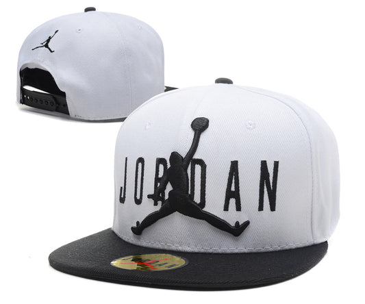 Les casquettes air Jordan incarnent l’héritage de la légende Michael Jordan, offrant un mélange parfait entre performance et style urbain.