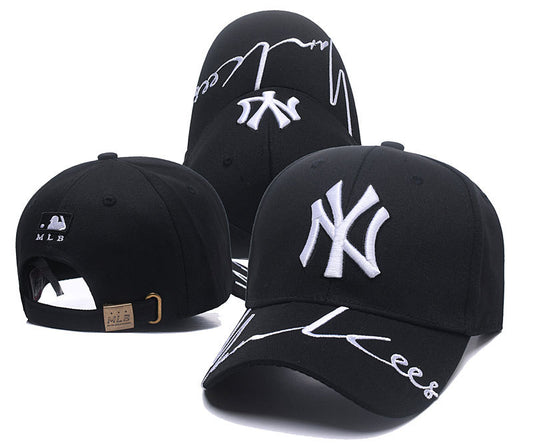 Les casquettes New Era unisexe sont une référence.

 incontournable pour ceux qui recherchent un accessoire à la fois tendance et fonctionnel.

En plus, leur design emblématique, associé à des matériaux de qualité.