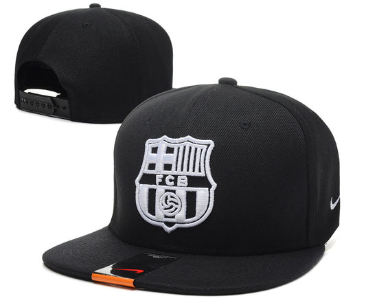 Les casquettes snapback Nike combinent parfaitement un design moderne et une fonctionnalité optimale, idéales pour un look sportif et urbain.