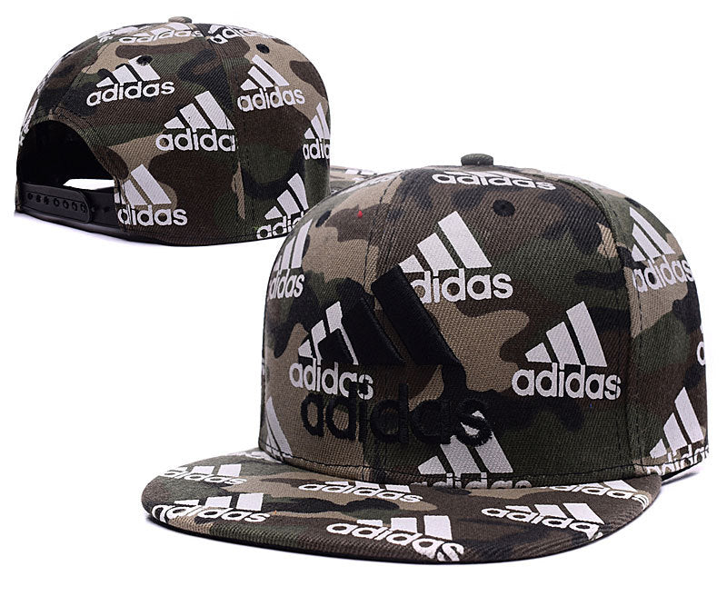 Les casquettes snapback adidas combinent parfaitement un design moderne et une fonctionnalité optimale, idéales pour un look sportif et urbain.