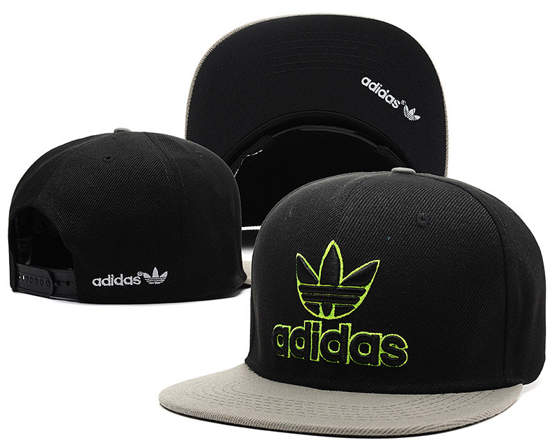 Les casquettes snapback adidas combinent parfaitement un design moderne et une fonctionnalité optimale, idéales pour un look sportif et urbain.