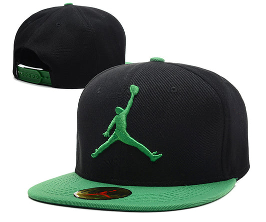 Les casquettes air Jordan incarnent l’héritage de la légende Michael Jordan, offrant un mélange parfait entre performance et style urbain.
