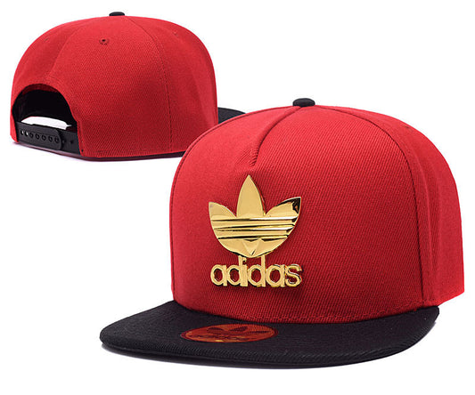 Les casquettes snapback adidas combinent parfaitement un design moderne et une fonctionnalité optimale, idéales pour un look sportif et urbain.