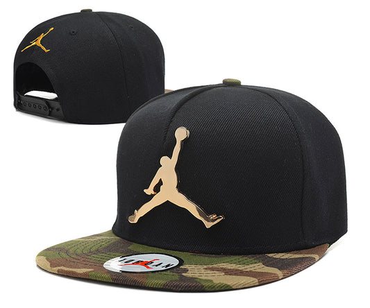 Les casquettes air Jordan incarnent l’héritage de la légende Michael Jordan, offrant un mélange parfait entre performance et style urbain.