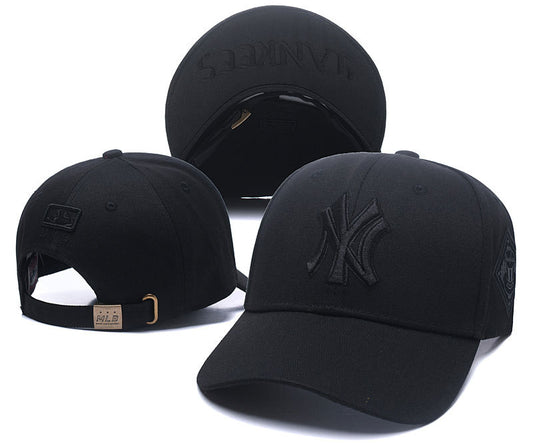 Les casquettes New Era unisexe sont une référence incontournable pour ceux qui recherchent un accessoire à la fois tendance et fonctionnel.