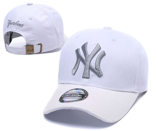 Les casquettes New Era unisexe sont une référence.

 incontournable pour ceux qui recherchent un accessoire à la fois tendance et fonctionnel.

En plus, leur design emblématique, associé à des matériaux de qualité.