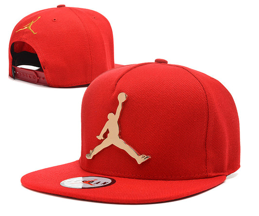 Les casquettes air Jordan incarnent l’héritage de la légende Michael Jordan, offrant un mélange parfait entre performance et style urbain.