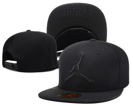 Les casquettes air Jordan incarnent l’héritage de la légende Michael Jordan, offrant un mélange parfait entre performance et style urbain.