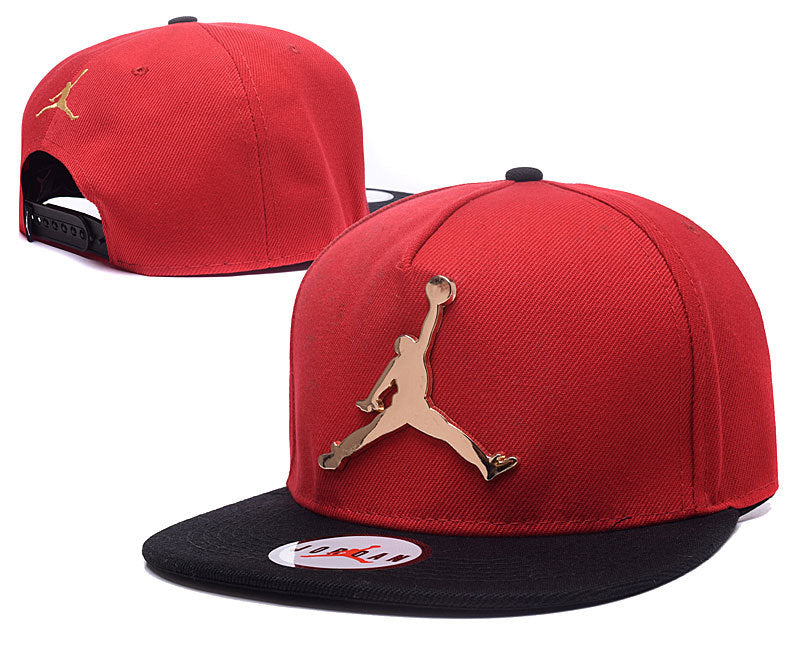 Les casquettes air Jordan incarnent l’héritage de la légende Michael Jordan, offrant un mélange parfait entre performance et style urbain.