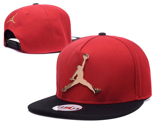 Les casquettes air Jordan incarnent l’héritage de la légende Michael Jordan, offrant un mélange parfait entre performance et style urbain.