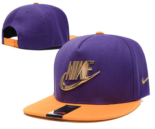 Les casquettes snapback Nike combinent parfaitement un design moderne et une fonctionnalité optimale, idéales pour un look sportif et urbain.
