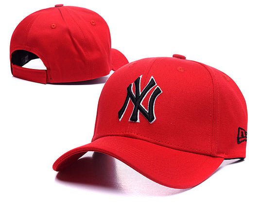 Les casquettes New Era unisexe sont une référence.

 incontournable pour ceux qui recherchent un accessoire à la fois tendance et fonctionnel.

En plus, leur design emblématique, associé à des matériaux de qualité.