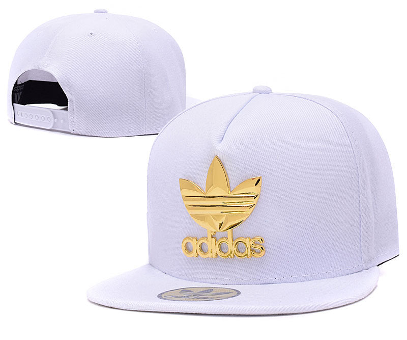 Les casquettes snapback adidas combinent parfaitement un design moderne et une fonctionnalité optimale, idéales pour un look sportif et urbain.