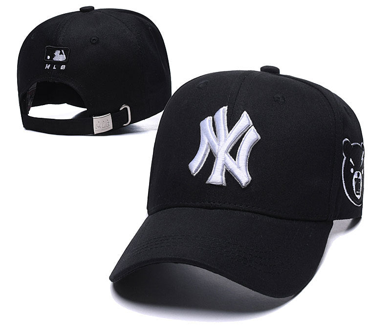 Les casquettes New Era unisexe sont une référence.

 incontournable pour ceux qui recherchent un accessoire à la fois tendance et fonctionnel.

En plus, leur design emblématique, associé à des matériaux de qualité.