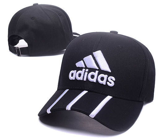 Les casquettes snapback adidas combinent parfaitement un design moderne et une fonctionnalité optimale, idéales pour un look sportif et urbain.