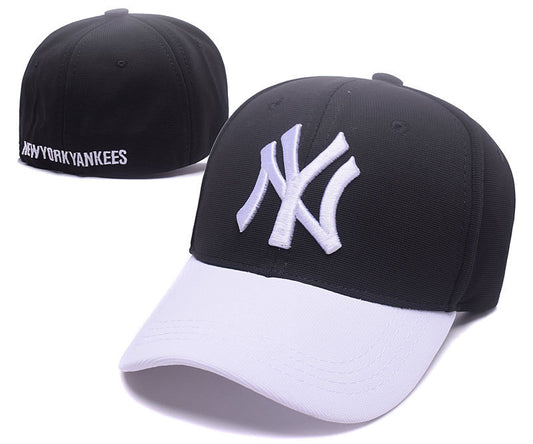 Les casquettes New Era unisexe sont une référence.

 incontournable pour ceux qui recherchent un accessoire à la fois tendance et fonctionnel.

En plus, leur design emblématique, associé à des matériaux de qualité.