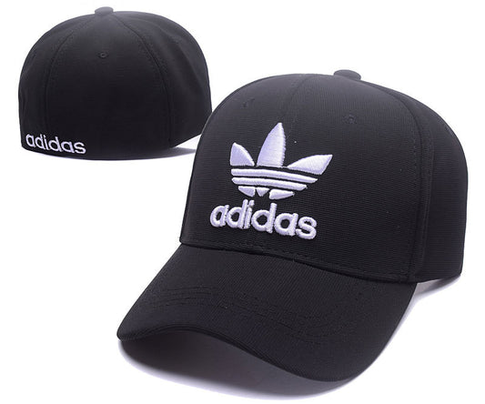 Les casquettes snapback adidas combinent parfaitement un design moderne et une fonctionnalité optimale, idéales pour un look sportif et urbain.