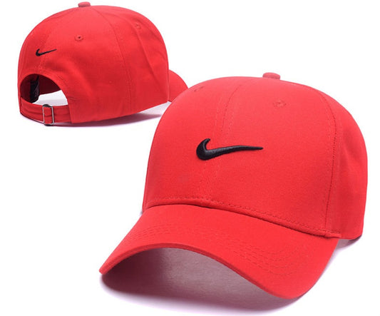 Les casquettes snapback Nike combinent parfaitement un design moderne et une fonctionnalité optimale, idéales pour un look sportif et urbain.