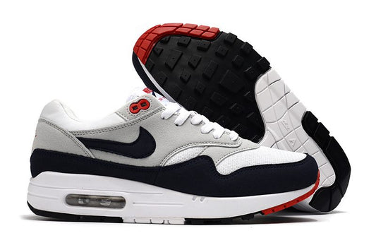 Les baskets Nike Air Max 1 Femme incarnent l’héritage emblématique de la marque Nike, combinant un design intemporel avec des touches modernes.