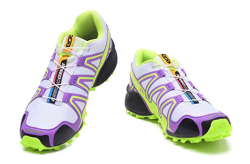 Les baskets Salomon Speed Cross III 1 Femme sont un témoignage de l'engagement de Salomon à combiner style et innovation.