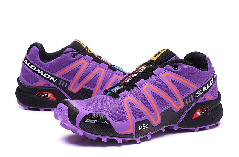 Résultats de l'évolution emblématique de la marque Salomon, les Chaussure Salomon Speed Cross III 1 Femme sont un témoignage de l'engagement de Salomon à combiner style et innovation.