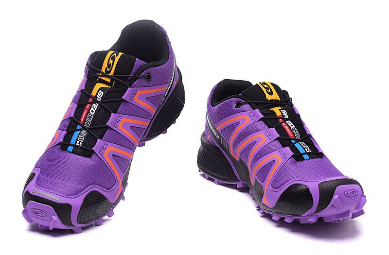 Résultats de l'évolution emblématique de la marque Salomon, les Chaussure Salomon Speed Cross III 1 Femme sont un témoignage de l'engagement de Salomon à combiner style et innovation.
