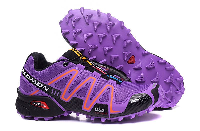 Les baskets Salomon Speed Cross III 1 Femme sont un témoignage de l'engagement de Salomon à combiner style et innovation.